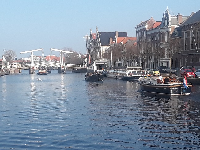 Haarlems Canal Travel