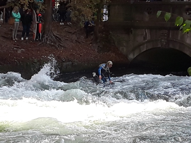 Eisbach Surfing
