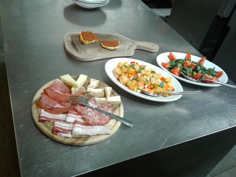 Inexpensive Inexpensive Aperitivo in Florence, Italy