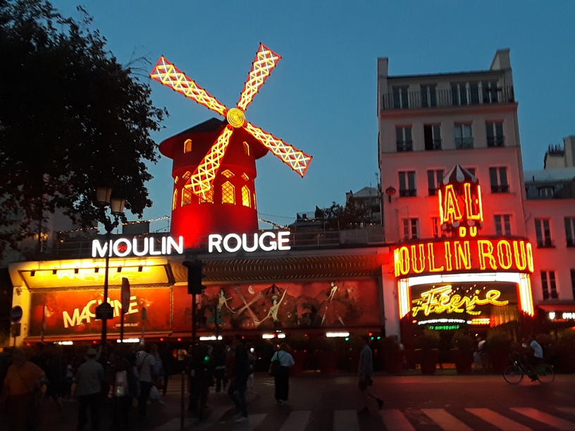 Moulin Rouge Nighttime