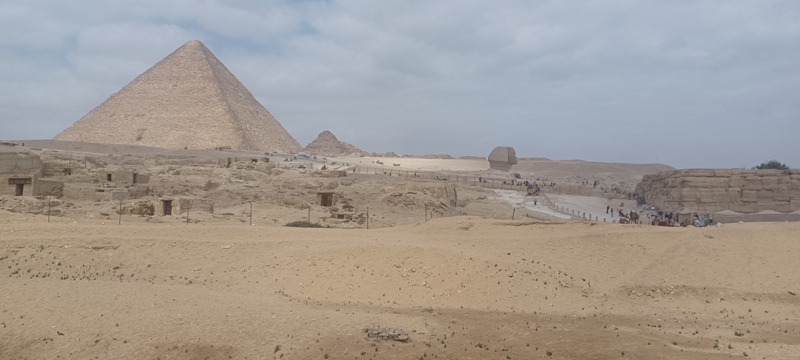 Pyramids of Giza 11