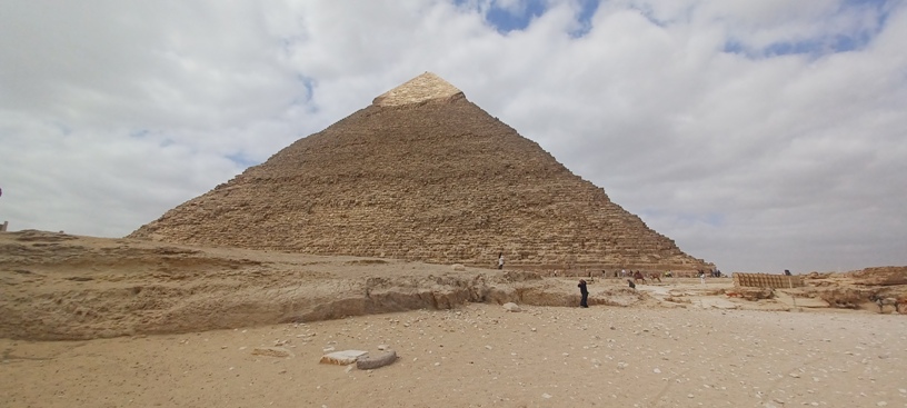 Pyramids of Giza 6